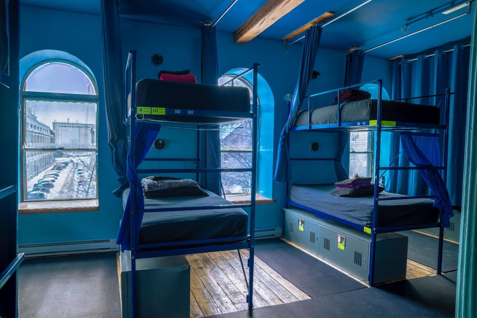 Single Bed Mixed Dormitory Room